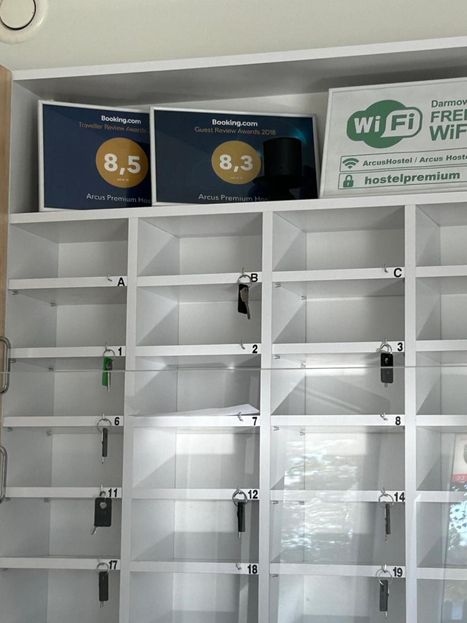 Arcus Premium Hostel Varsó Kültér fotó